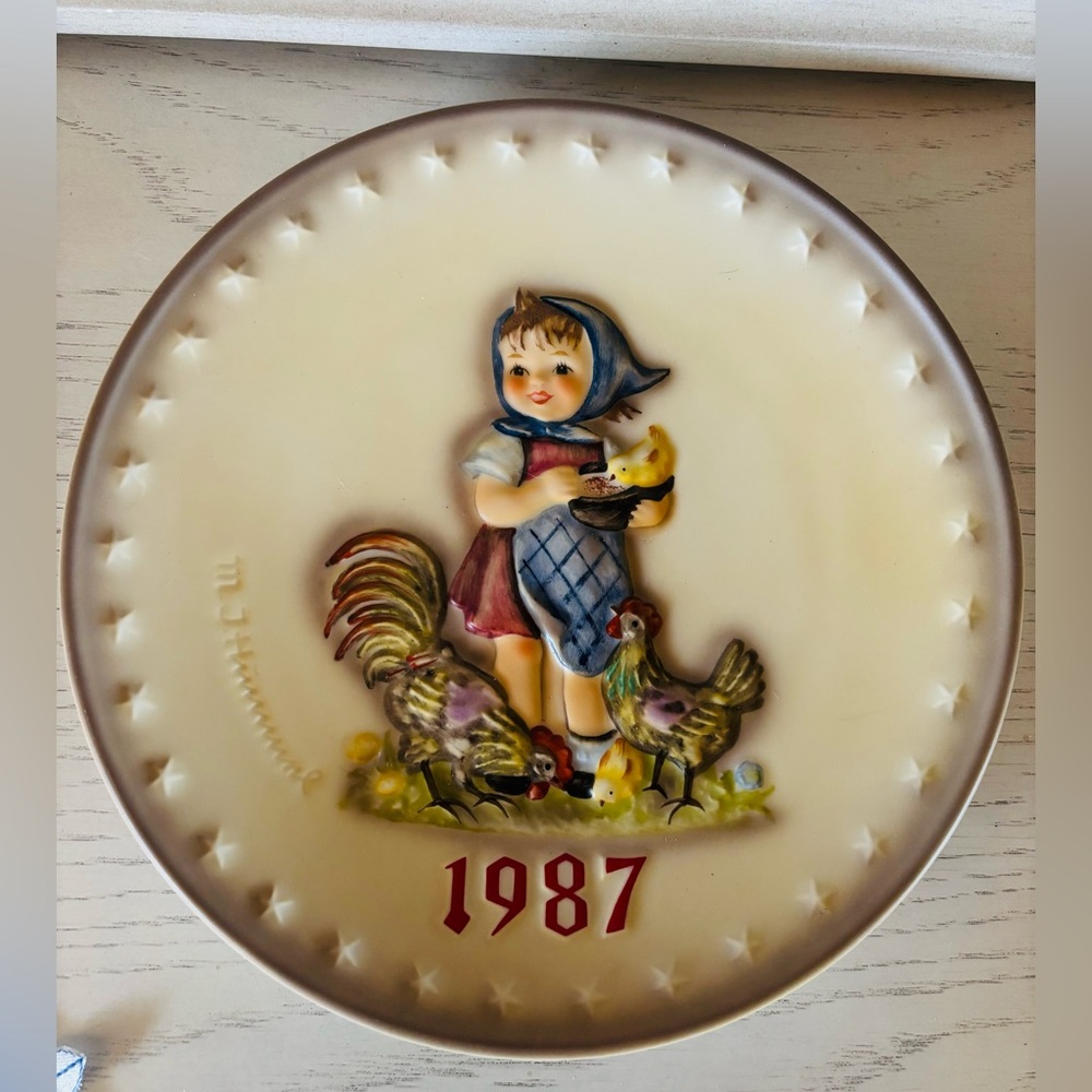 Vintage 1987 Hummel Plate